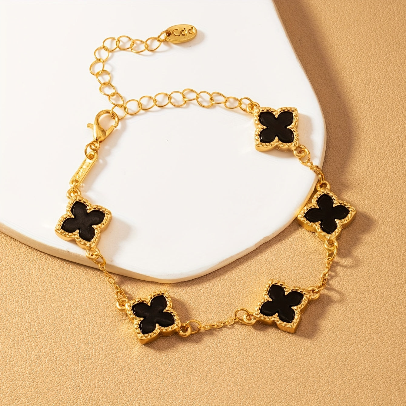 1pc Pulseira Feminina com Charme de Trevo da Sorte - Corrente Elegante Entrelaçada e Delicado, Com Medalhão em Forma Quadrifólio Dourando & Esmaltação Branca – Joia Sofisticata para Uso Diário no Aniversario do Namoro/Dias das Mães/Apreciao ao Professor ou Voltarem às Aulas. Confortável Duravel Estilosa Presente que Simboliza Boas Vibracoes Heranç Irlandesa Ideala Para Eventos Casuais Formalis