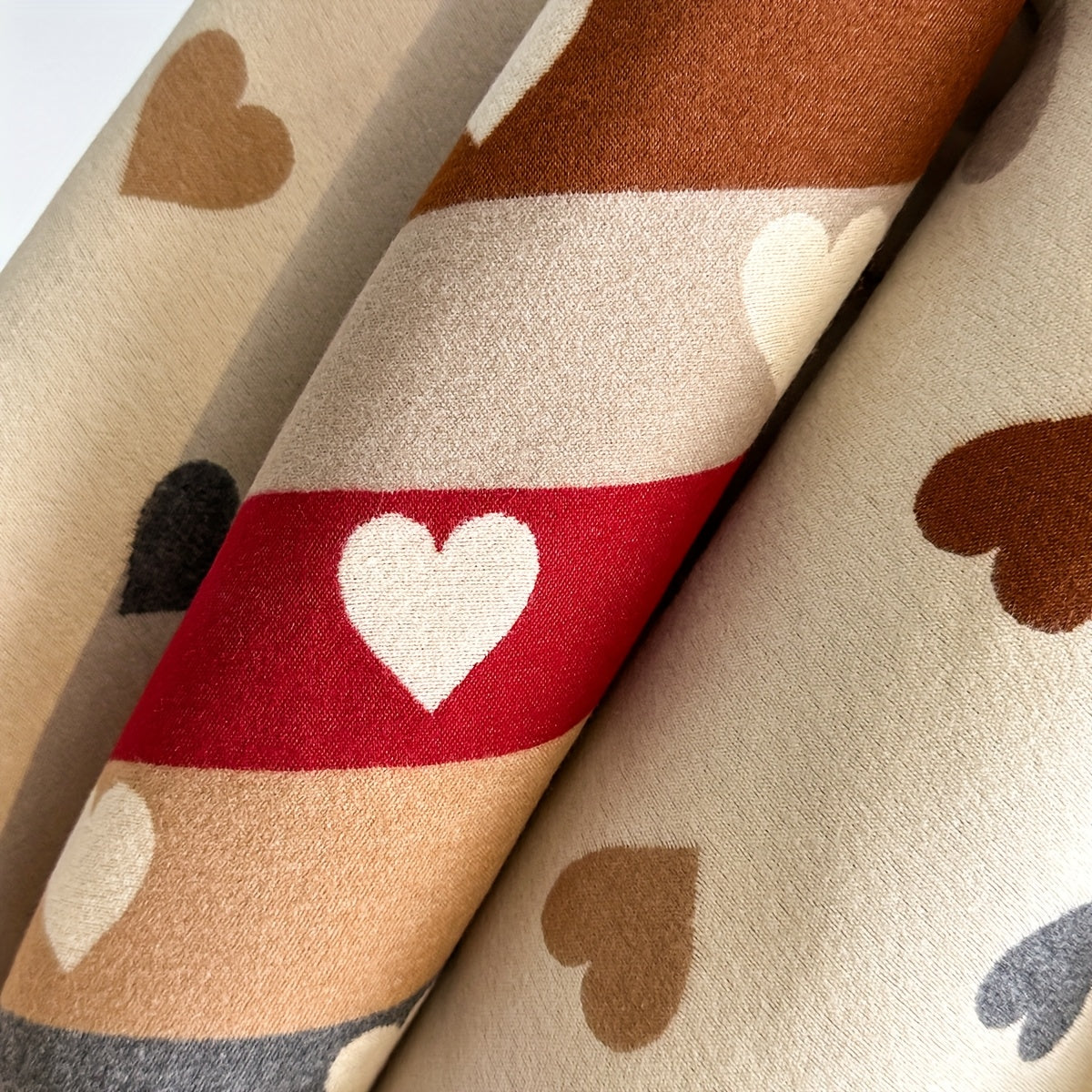 Elegante Cachecol Reversível Feminino com Estampa de Coração - Macio e Quente Bege/Marrom/Vermelho/Cinza/Branco com Padrão de Coração Preto, Perfeito para Festas, Encontros e Uso Casual - Acessório de Inverno Versátil, Lavável à Mão, Cachecol de Inverno Feminino, Cachecol Elegante Feminino, Xale de