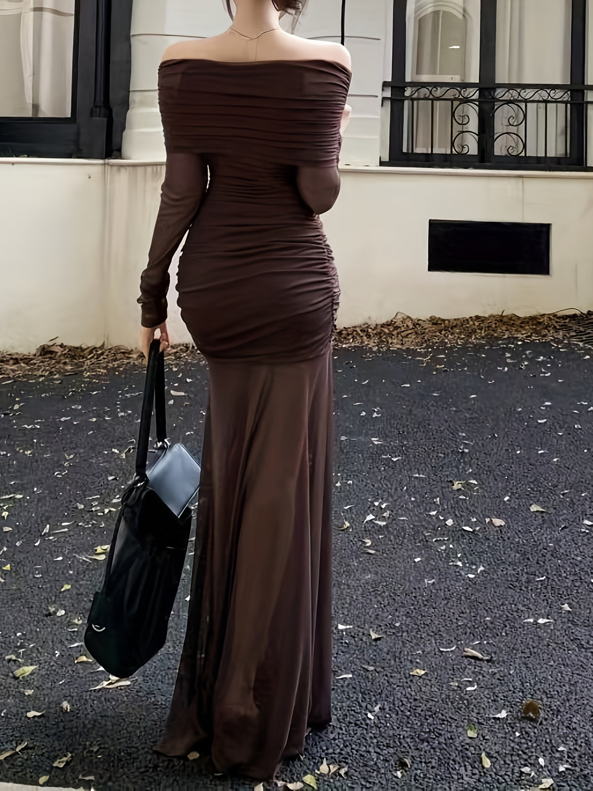 Vestido Feminino Elegante de Ombro a Descoberto/Ombro Único com Manga Longa e Cintura Marcada por Pregas - Decote Assimétrico & Costas em Tule Transparente, Comprimento no Chão para Eventos Formais Invernais na Cor Marrom-Café - Lavagem Manual Aconselhada & Modelo Estruturado Ideal Para Festas, Galões ou Looks Casuais