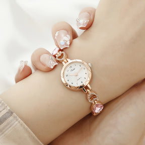 Conjunto de 3 relógios de pulso elegantes para mulheres - Movimento de quartzo, caixa e pulseira em liga, mostrador redondo com acentos de pedras falsas coloridas - Presente perfeito para o Dia da Mãe, aniversários, aniversários, conjunto de relógios de pulso, acessório de aniversário, design sofisticado, relógio durável