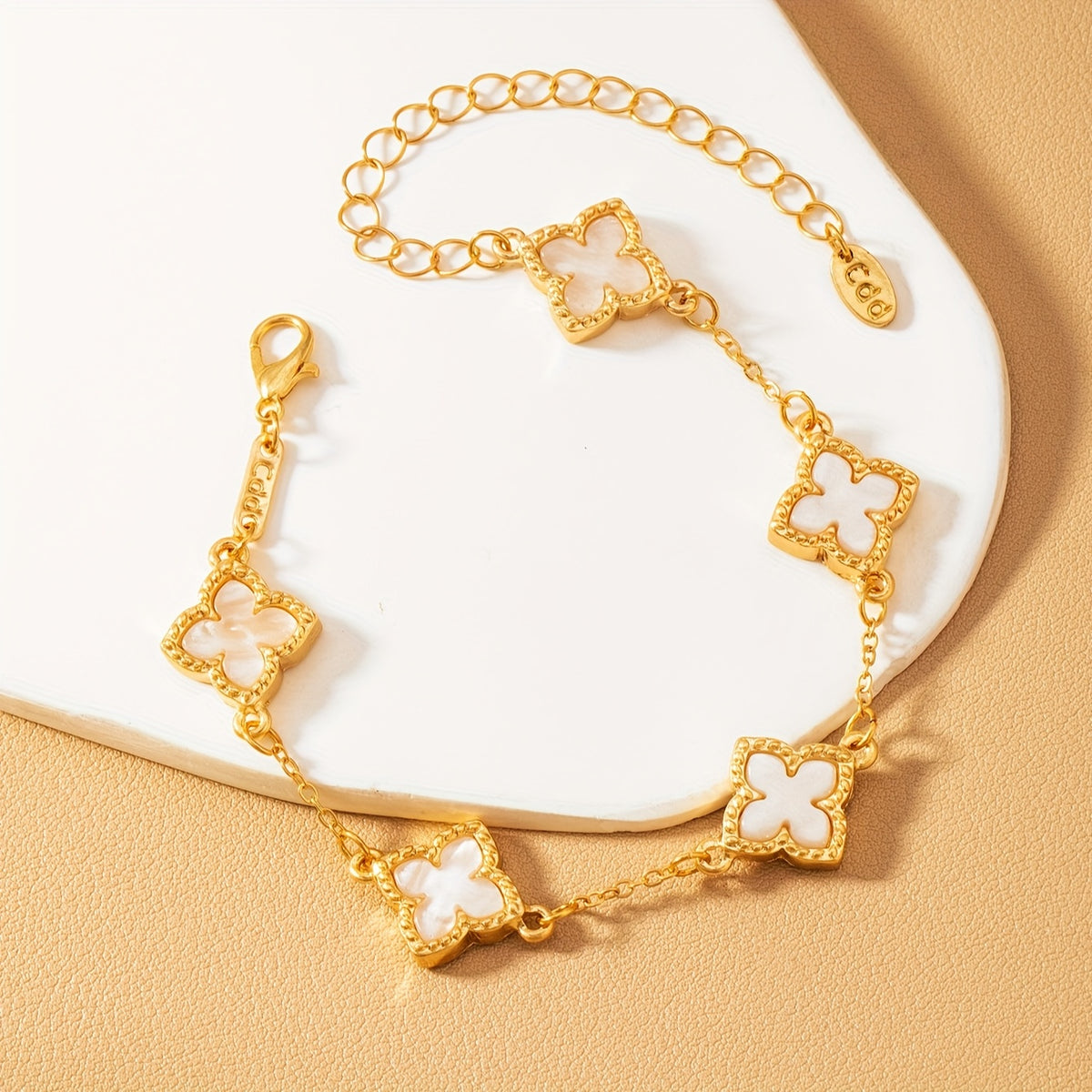 1pc Pulseira Feminina com Charme de Trevo da Sorte - Corrente Elegante Entrelaçada e Delicado, Com Medalhão em Forma Quadrifólio Dourando & Esmaltação Branca – Joia Sofisticata para Uso Diário no Aniversario do Namoro/Dias das Mães/Apreciao ao Professor ou Voltarem às Aulas. Confortável Duravel Estilosa Presente que Simboliza Boas Vibracoes Heranç Irlandesa Ideala Para Eventos Casuais Formalis