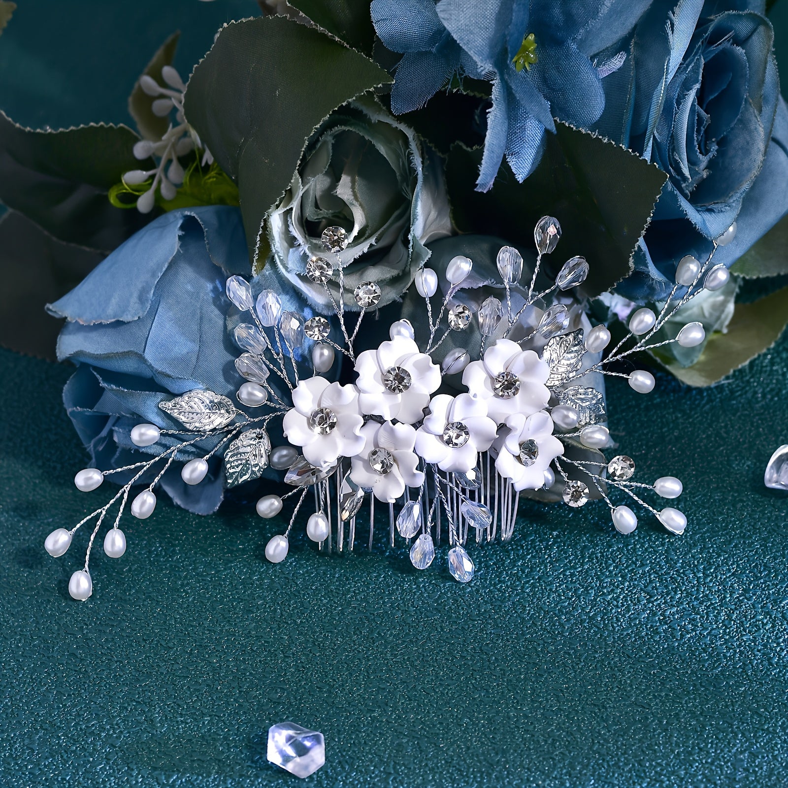 Pente de cabelo de noiva floral artesanal elegante com contas e pérolas brilhantes - Acessório de cabelo de noiva em resina de estilo doce para noivas e eventos formais, Acessórios de cabelo de noiva, Traje para noiva, Pente para cabelo de noiva/mulher, Tiara para noiva, Pente elegante para cabelo de noiva, Pente floral para cabelo de noiva, Acessório de cabelo de noiva, Coroa de noiva elegante, Coroa para mulheres, Acessórios de noiva, Acessório de casamento