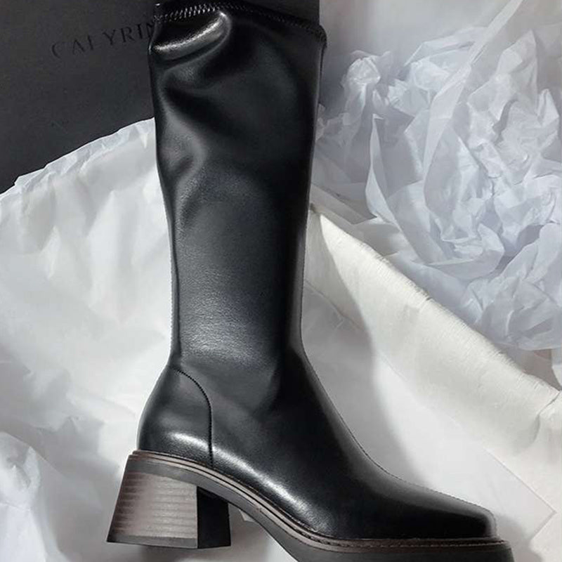 Botas de Cano Alto com Salto Médio e Grossas para Mulher - Cobertura Castanha Sintética com Fecho Lateral, Biqueira Redonda e Sola de Borracha, Forro, Perfeitas para Outono/Inverno, Versáteis para Uso Casual e Formal, botas mulher, botas cano alto, botas cano alto mulher, botas mulher outono, botas mulher elegantes, botas pretas