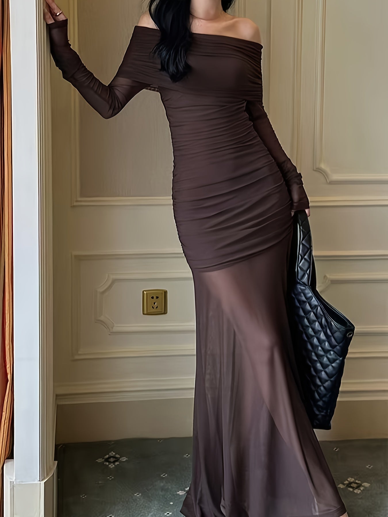 Vestido Feminino Elegante de Ombro a Descoberto/Ombro Único com Manga Longa e Cintura Marcada por Pregas - Decote Assimétrico & Costas em Tule Transparente, Comprimento no Chão para Eventos Formais Invernais na Cor Marrom-Café - Lavagem Manual Aconselhada & Modelo Estruturado Ideal Para Festas, Galões ou Looks Casuais