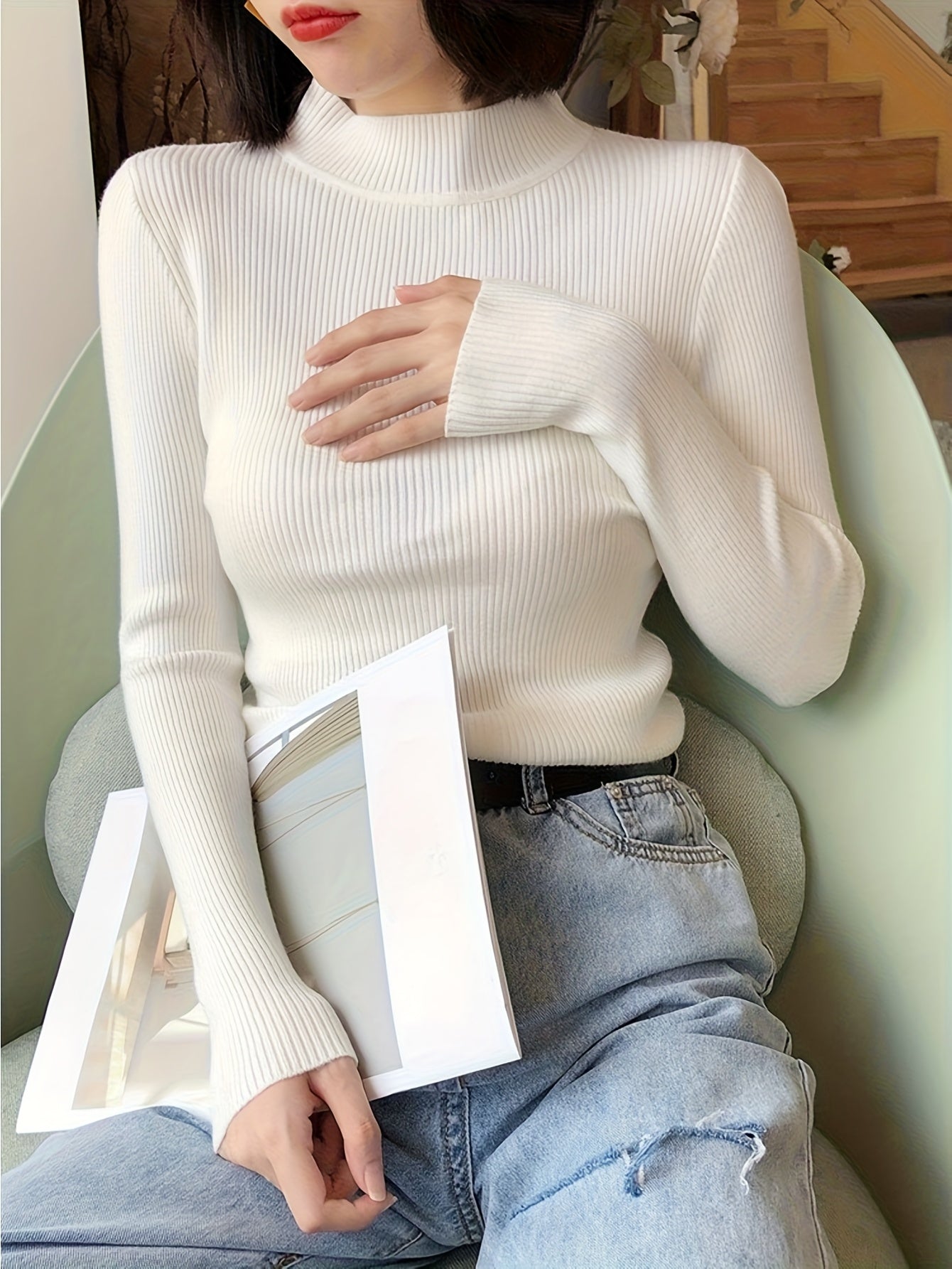 Blusa Feminina Preta Elegante - Gola Alta de Manga Longa, Modelo Slim Fit para Outono/Inverno, Ideal para Looks Casuais e Formais, Tecido Macio e Sofreto