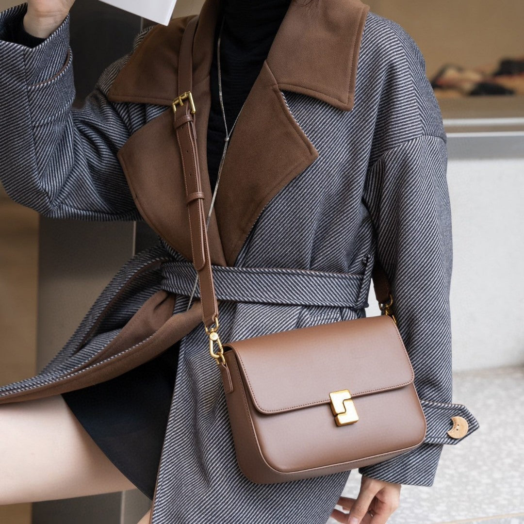 Mala a tiracolo preta com fecho de corrente dourada - Bolsa de ombro versátil para mulheres, design minimalista, fecho de correr, disponível em tamanhos S a XXL