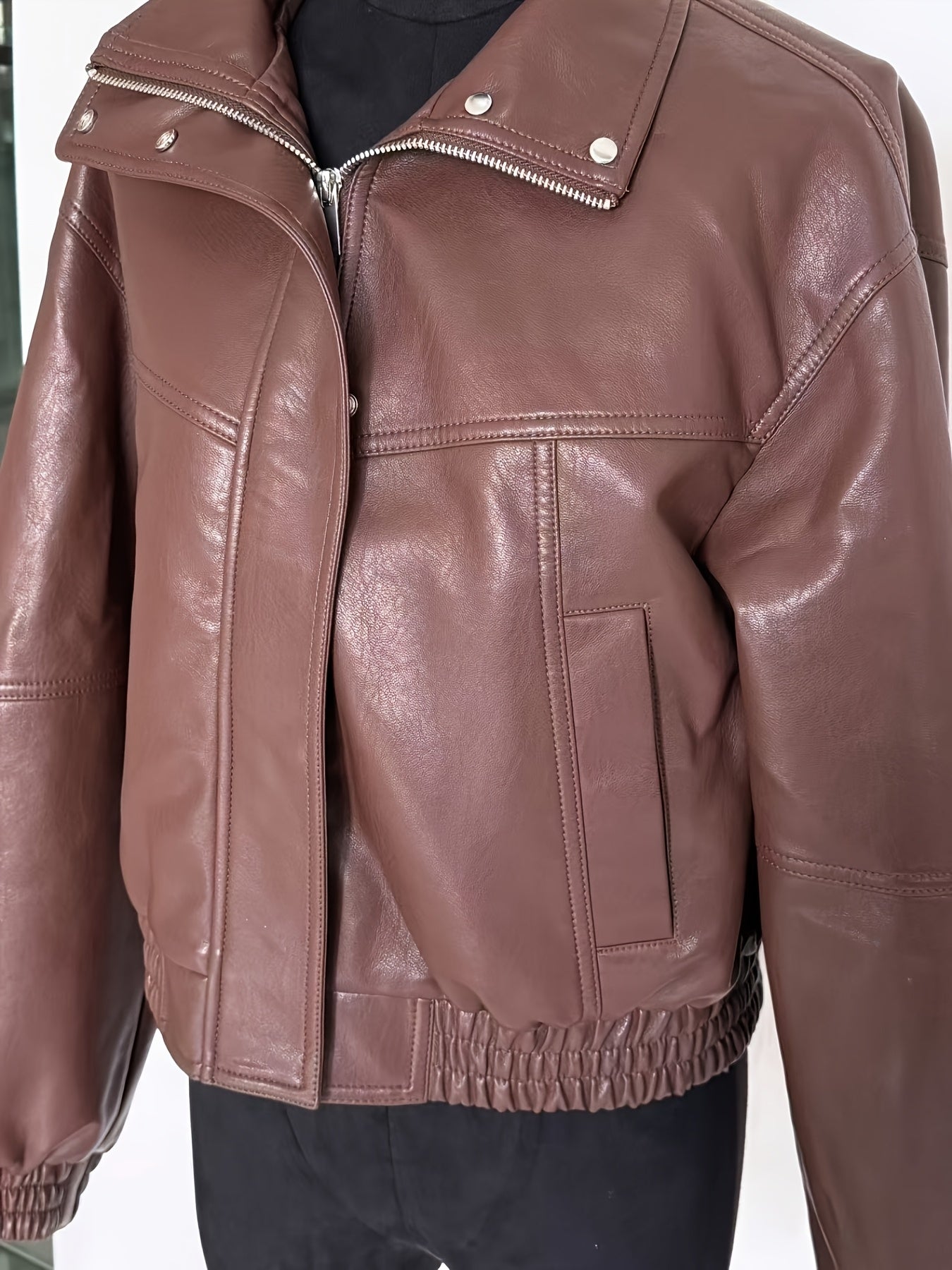 Casaco de Mulher em PU de Cor Sólida com Gola Alta e Bolso com Fecho, Estilo OUTTA BOX, Elegante e Casual, Doce e Cool, Adequado para Uso Diário, Festas, Outono e Inverno, Natal, Ano Novo.