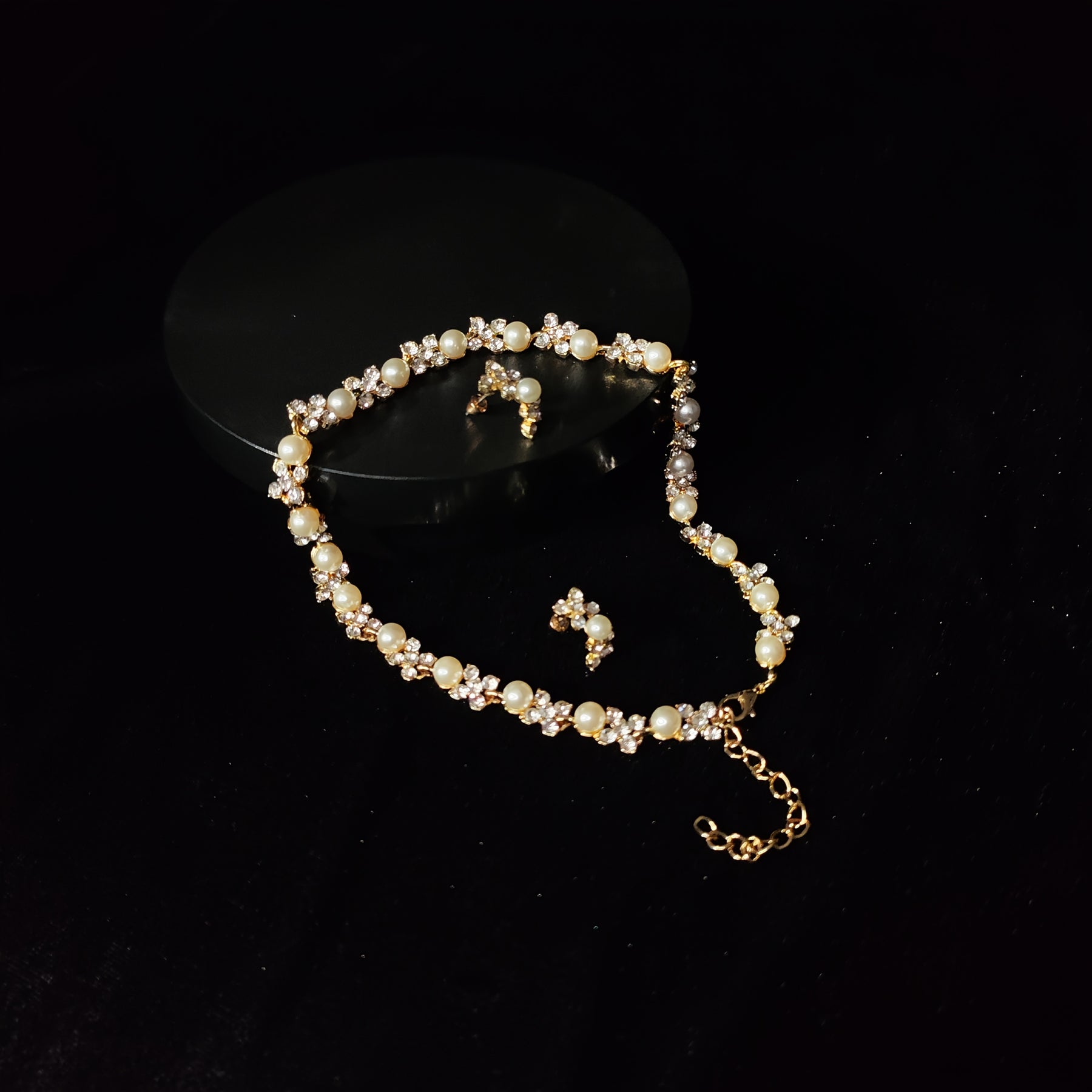 Conjunto de Colar e Brincos de Estilo Rosa Exclusivo: Inclui um Colar e Brincos de Tonalidade Dourada Inspirados na Rosa. Escolha Elegante para Mulheres, Perfeita para Uso Diário ou Ocasiões Festivas, Ideal Presente para Senhoras, Coleção de Jóias Bonitas, Conjunto de Colar e Brincos de Pérolas, Conjunto de Colar de Pérolas, Conjunto de Brincos de Pérolas, Colar para Mulheres, Brincos para Mulheres, Jóias Fina Elegante para Mulheres, Conjunto de Jóias para Mulheres, Acessórios para Mulheres