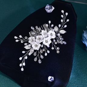Pente de cabelo de noiva floral artesanal elegante com contas e pérolas brilhantes - Acessório de cabelo de noiva em resina de estilo doce para noivas e eventos formais, Acessórios de cabelo de noiva, Traje para noiva, Pente para cabelo de noiva/mulher, Tiara para noiva, Pente elegante para cabelo de noiva, Pente floral para cabelo de noiva, Acessório de cabelo de noiva, Coroa de noiva elegante, Coroa para mulheres, Acessórios de noiva, Acessório de casamento