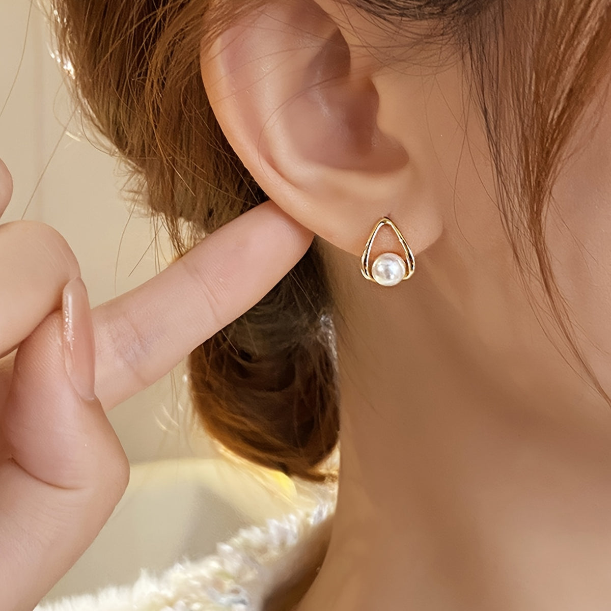 1 Par de Brincos Estilo Francês Retrô com Pérolas de Imitação Geométricas - Metal Dourado com Pérola Falsa, Joias Minimalistas para o Dia a Dia das Mulheres, Versáteis para Ocasiões Casuais e Formais, Acessórios Sazonais | Design Elegante