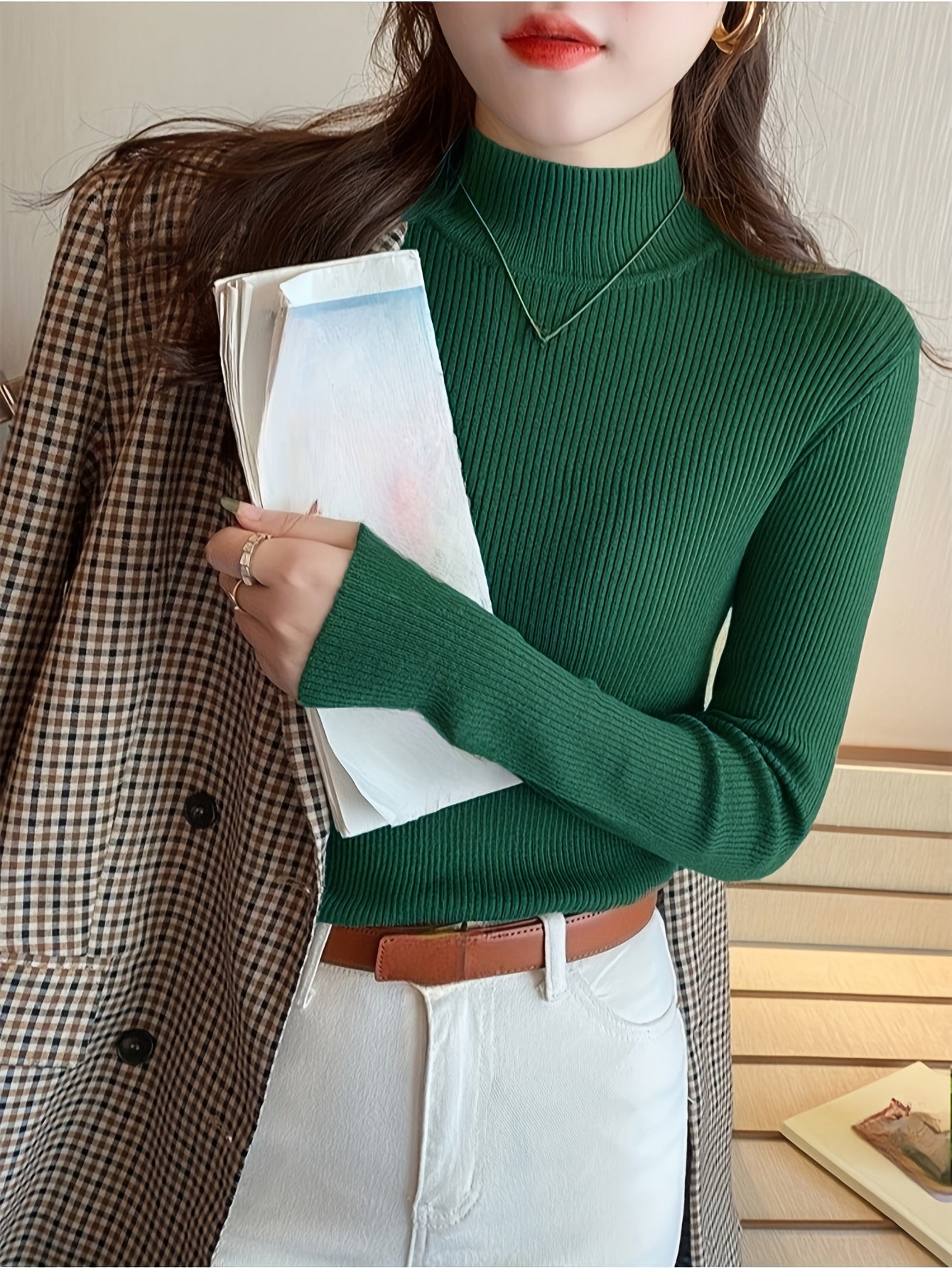 Blusa Feminina Preta Elegante - Gola Alta de Manga Longa, Modelo Slim Fit para Outono/Inverno, Ideal para Looks Casuais e Formais, Tecido Macio e Sofreto