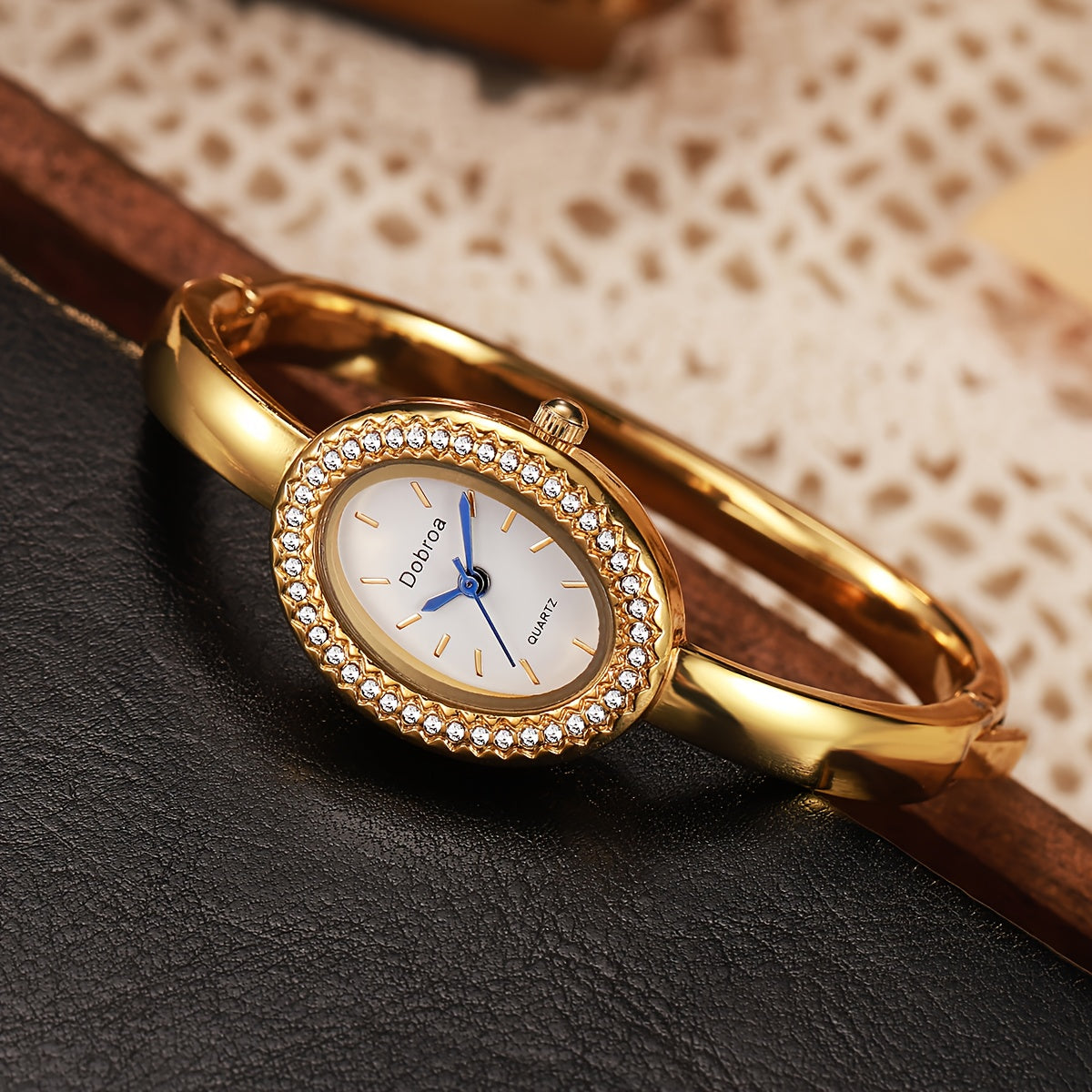 Novo Relógio Feminino, Dourado Rosé, Design de Luxo Leve e Exclusivo, Pulseira Oval com Numerais Romanos