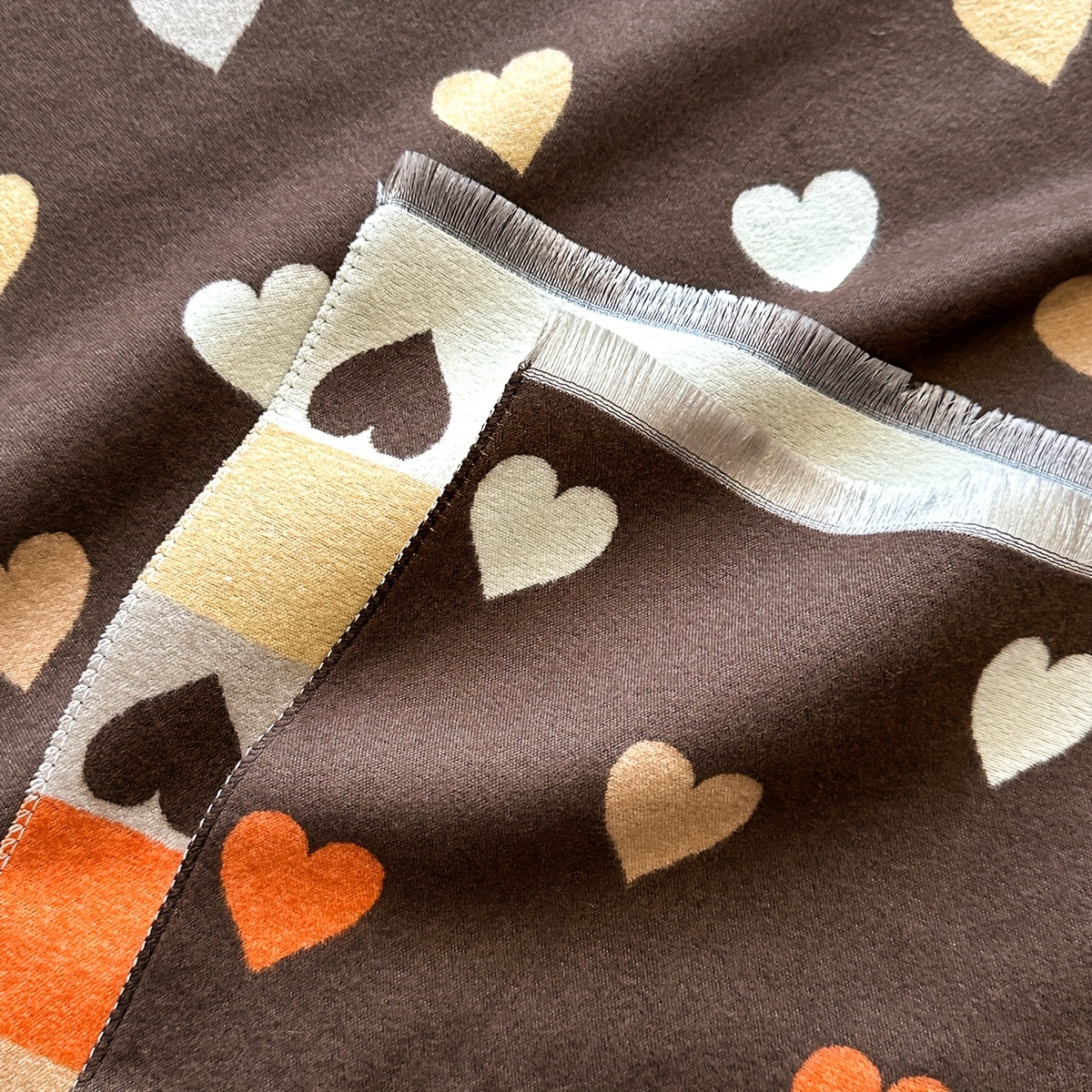 Elegante Cachecol Reversível Feminino com Estampa de Coração - Macio e Quente Bege/Marrom/Vermelho/Cinza/Branco com Padrão de Coração Preto, Perfeito para Festas, Encontros e Uso Casual - Acessório de Inverno Versátil, Lavável à Mão, Cachecol de Inverno Feminino, Cachecol Elegante Feminino, Xale de