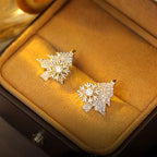 1 Par de Brincos de Flocos de Neve de Árvore de Natal Elegantes para Mulheres - Zircónia Sintética Brilhante, Cobre Sem Níquel, Perfeito para Festas de Natal e Vestuário Casual, Presente de Joias Festivas, Brincos de Natal
