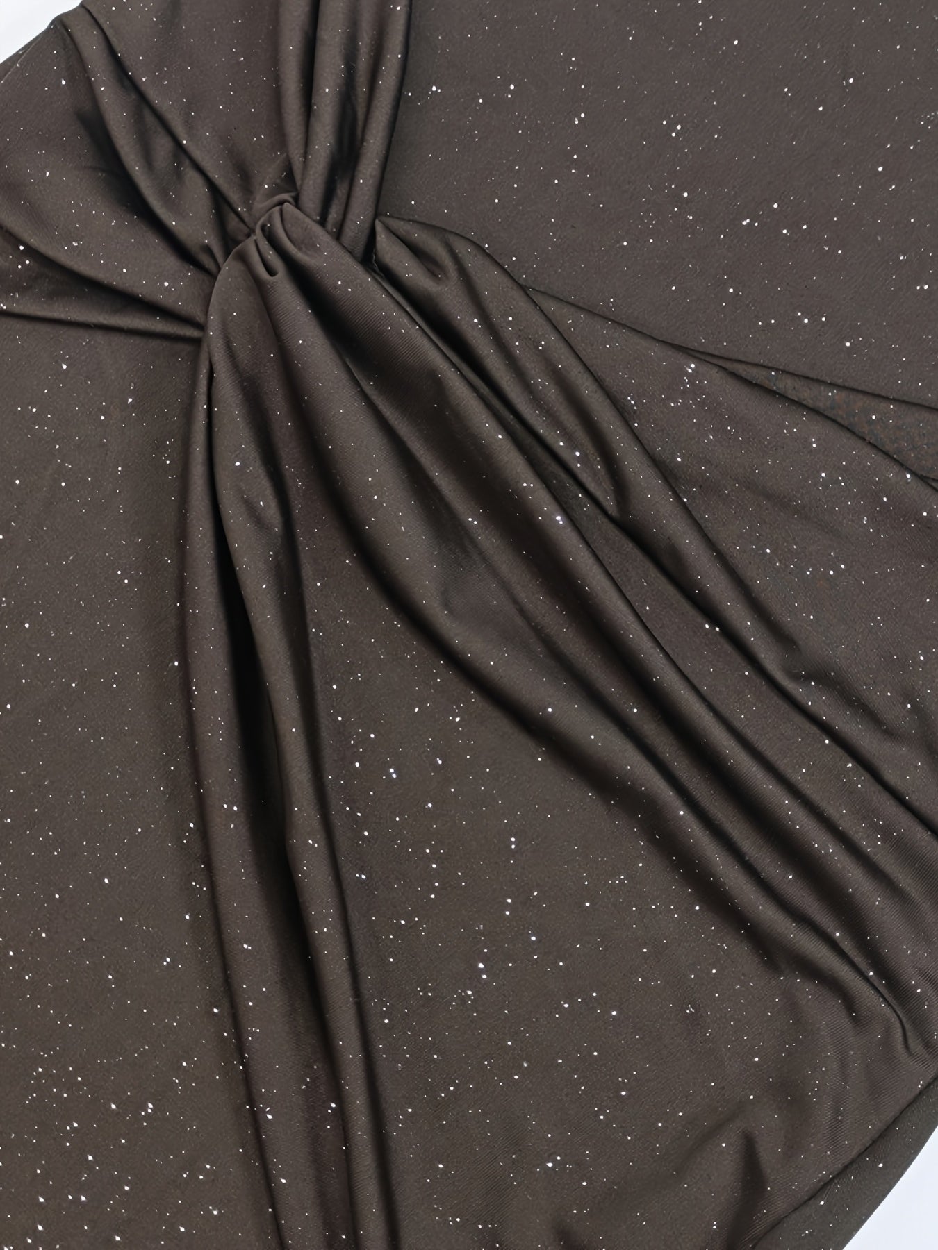 Vestido elegante de manga comprida e decote nas costas - Castanho brilhante, design franzido, bainha alta-baixa, perfeito para festas e eventos formais, roupa de noite formal | Textura brilhante | Detalhes franzidos, vestido