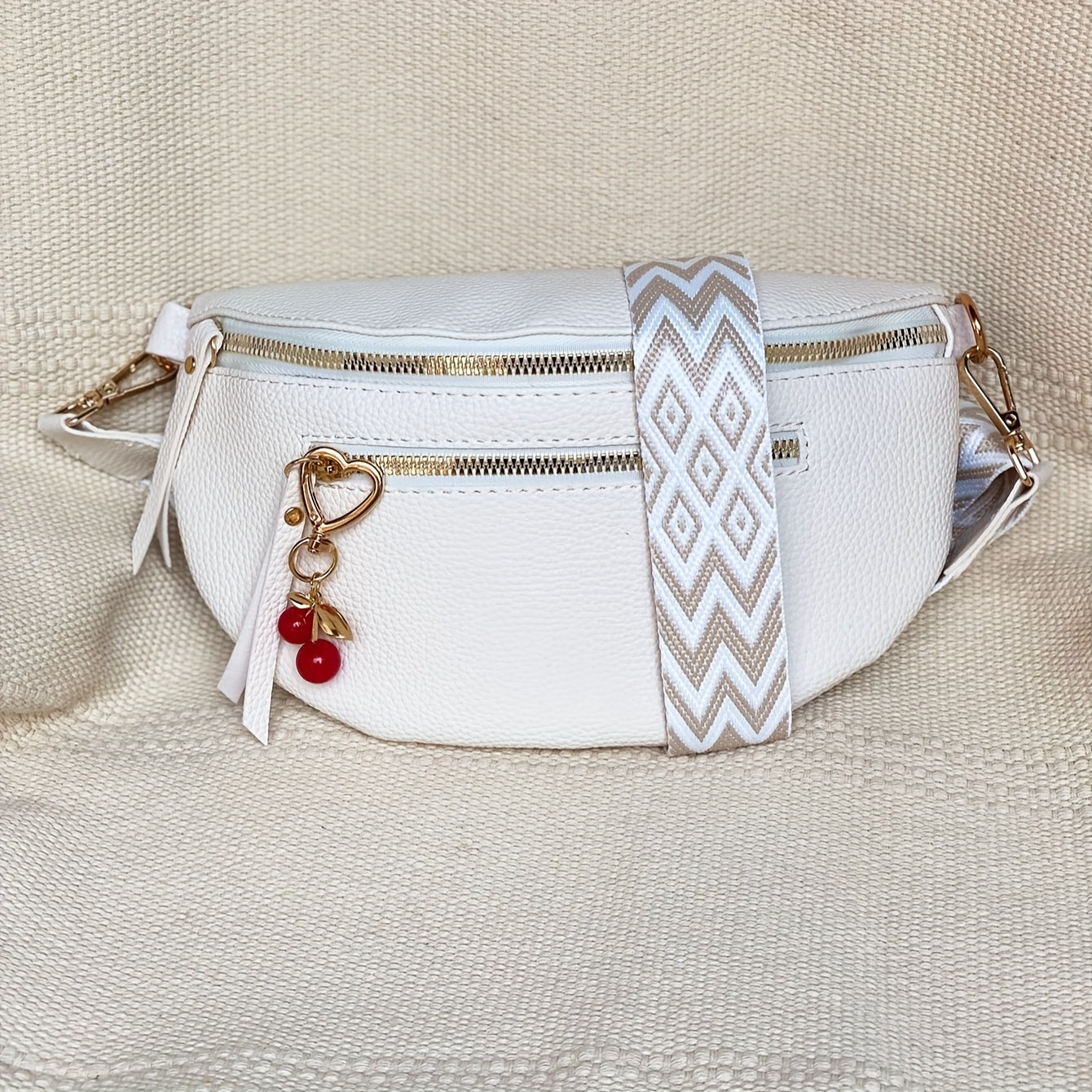 Bolsa de ombro boémia para mulheres com bloco de cores e charme de cereja - Alça ajustável, fecho de correr, forro de poliéster, perfeita para uso diário ou corrida desportiva, bolsa de ombro, acessório casual, pompon decorativo, fecho de correr durável