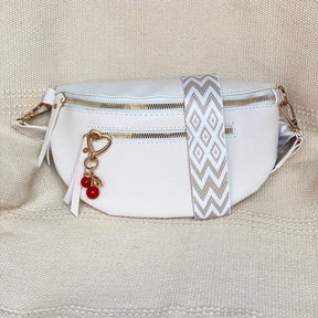 Bolsa de ombro boémia para mulheres com bloco de cores e charme de cereja - Alça ajustável, fecho de correr, forro de poliéster, perfeita para uso diário ou corrida desportiva, bolsa de ombro, acessório casual, pompon decorativo, fecho de correr durável