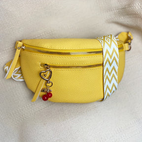 Bolsa de ombro boémia para mulheres com bloco de cores e charme de cereja - Alça ajustável, fecho de correr, forro de poliéster, perfeita para uso diário ou corrida desportiva, bolsa de ombro, acessório casual, pompon decorativo, fecho de correr durável