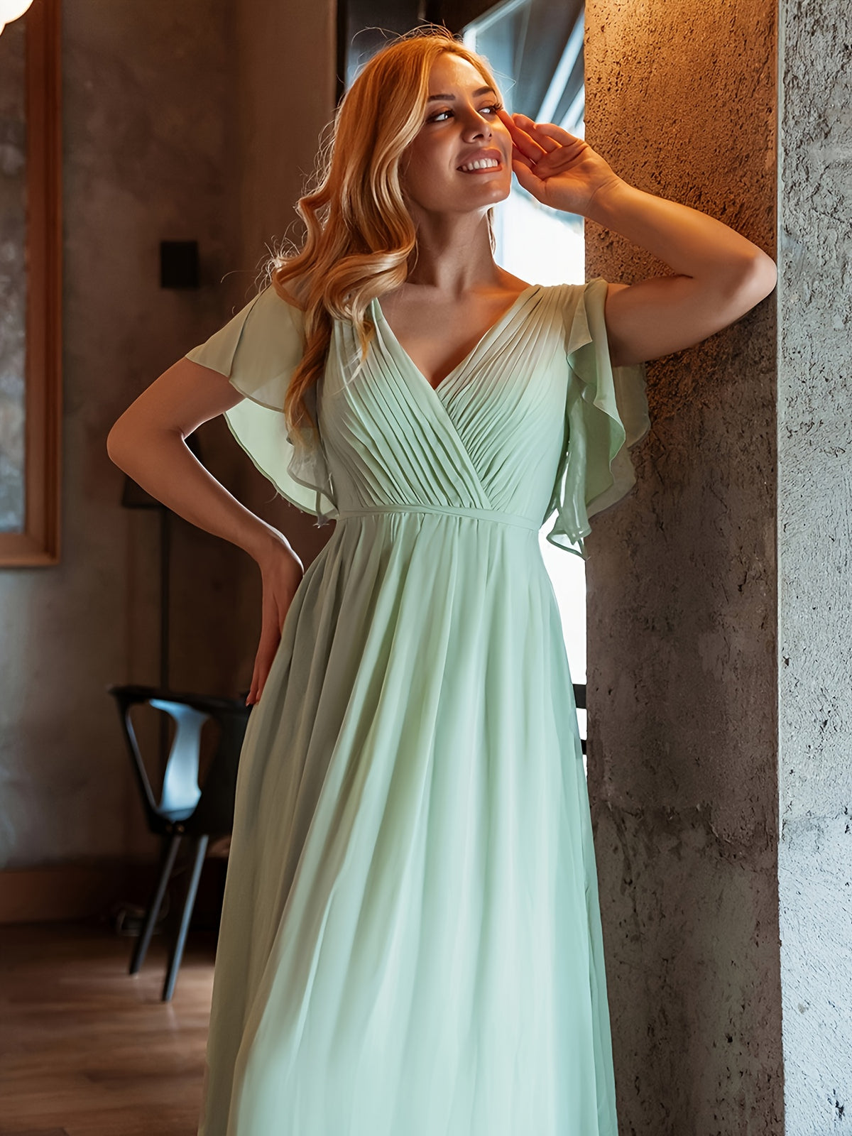 Vestido de casamento elegante em verde sálvia para mulheres - Vestido formal de dama de honra com decote em V, bainha arredondada, laço ajustável nas costas, silhueta em linha A para noivas, bailes, eventos especiais - Roupa formal leve para festas, vestido de baile, mangas borboleta, textura delicada, roupa de noite