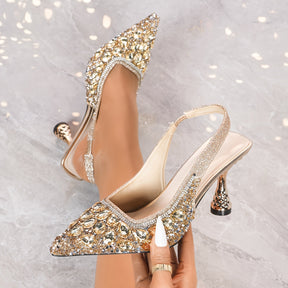 Saltos altos femininos da moda. Design de bico fino com diamantes, pérolas e lantejoulas. Perfeitos para encontros, festas, casamentos, formaturas e outras ocasiões formais. Ótimo presente pra ela! Ainda mais surpreendentes que a foto