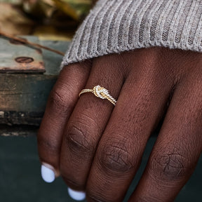 Anel de duas cores com design simples e elegante em nó de corda para mulheres, presente ideal para noivado, casamento, aniversário ou Dia das Mães