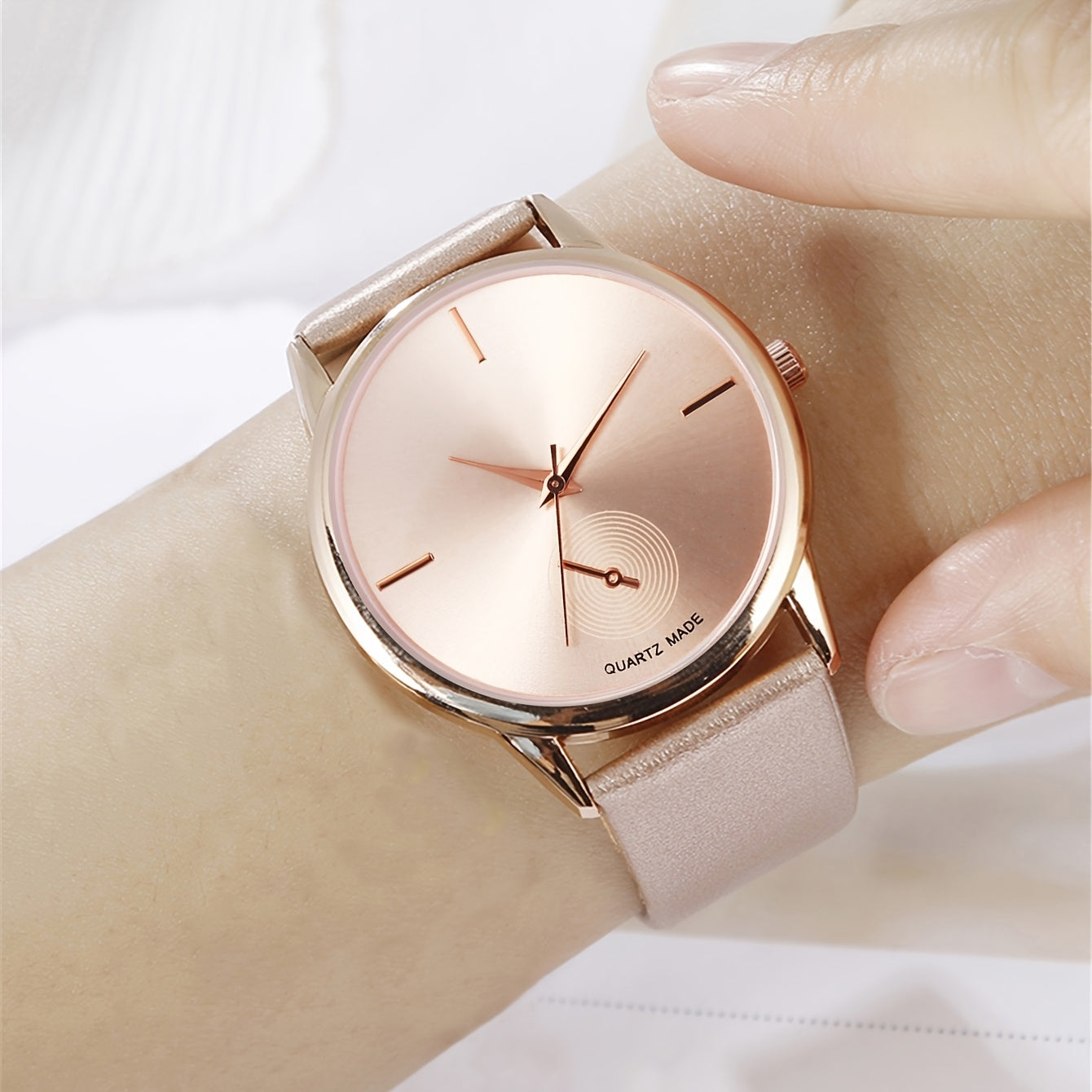 2peças Relógio Feminino Elegante e Estiloso + Conjunto de Pulseira Moderno, Presente Perfeito para Ela no Dia dos Namorados/Natal/Aniversário/Aniversário - A Escolha Definitiva