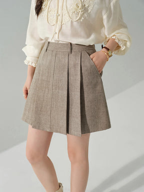 Chic Tweed Ensemble: Elevate Your Autumn Style