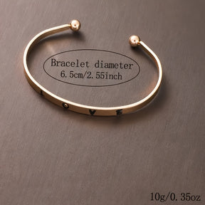 Um conjunto de relógio de duas peças para mulheres, incluindo um relógio de quartzo casual, um mostrador retangular clássico vintage e uma pulseira de liga confortável, tornando-o um presente perfeito para família e amigos, ideal para o Dia de Páscoa ou uso casual (caixa não incluída).