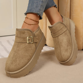 Botas de Tornozelo Termais para Mulheres com Sola Grossa - Marrom/Bege/Taupe Solido, Design Mocassim Estilo Plataforma, Sem Cadarço e Fechamento por Fivela, Bico Redondo & Arco Plantado - Botas Quentes Invernais Casual ou Social (Opções Multicoloridas) - Parte Superior em Tecido Uni e PU na Palmilha, Zíper Não Incluso, Base Robusta Em PU, Ótimas Para Clima Gelado E Camadas Minimalistas