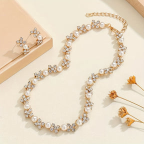 Conjunto de Colar e Brincos de Estilo Rosa Exclusivo: Inclui um Colar e Brincos de Tonalidade Dourada Inspirados na Rosa. Escolha Elegante para Mulheres, Perfeita para Uso Diário ou Ocasiões Festivas, Ideal Presente para Senhoras, Coleção de Jóias Bonitas, Conjunto de Colar e Brincos de Pérolas, Conjunto de Colar de Pérolas, Conjunto de Brincos de Pérolas, Colar para Mulheres, Brincos para Mulheres, Jóias Fina Elegante para Mulheres, Conjunto de Jóias para Mulheres, Acessórios para Mulheres