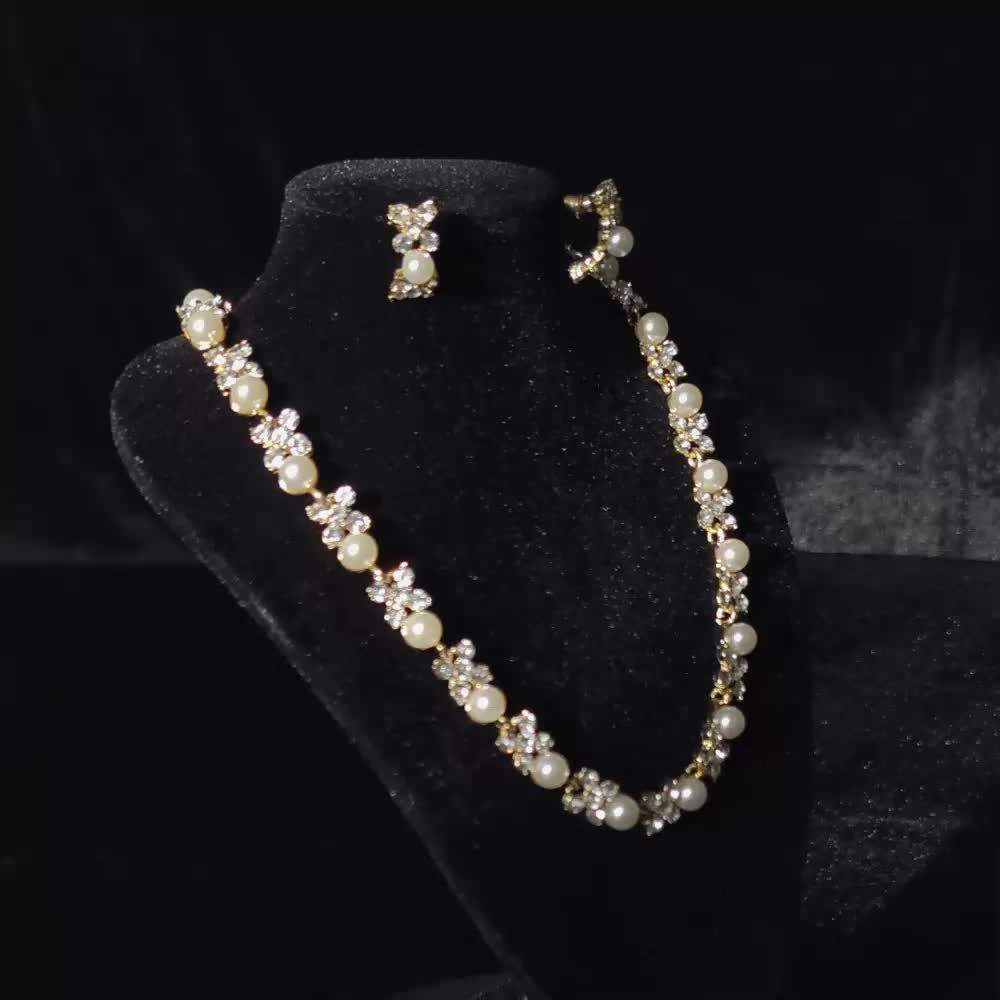 Conjunto de Colar e Brincos de Estilo Rosa Exclusivo: Inclui um Colar e Brincos de Tonalidade Dourada Inspirados na Rosa. Escolha Elegante para Mulheres, Perfeita para Uso Diário ou Ocasiões Festivas, Ideal Presente para Senhoras, Coleção de Jóias Bonitas, Conjunto de Colar e Brincos de Pérolas, Conjunto de Colar de Pérolas, Conjunto de Brincos de Pérolas, Colar para Mulheres, Brincos para Mulheres, Jóias Fina Elegante para Mulheres, Conjunto de Jóias para Mulheres, Acessórios para Mulheres