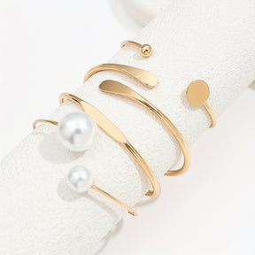 4 Peças Conjunto de Pulseira KC Banhada a Ouro com Pérola Imitação e Bracelete para Mulheres - Elegante Jogo Interligado em Argola Aberta, Joias Empilháveis Com Pérola Falsa, Contas Douradas, Casamento, Festas ou Looks Causais (Não Precisa Medir o Tamanho), Pulseiras para Mulheres, Pulseiras Para Mulheres, Pulseira Para Mulheres, Anéis Para Mulheres, Pulseiras de Bangles para Mulheres, Joias de Pérola para Mulheres, Pulseira de Mão para Mulheres,