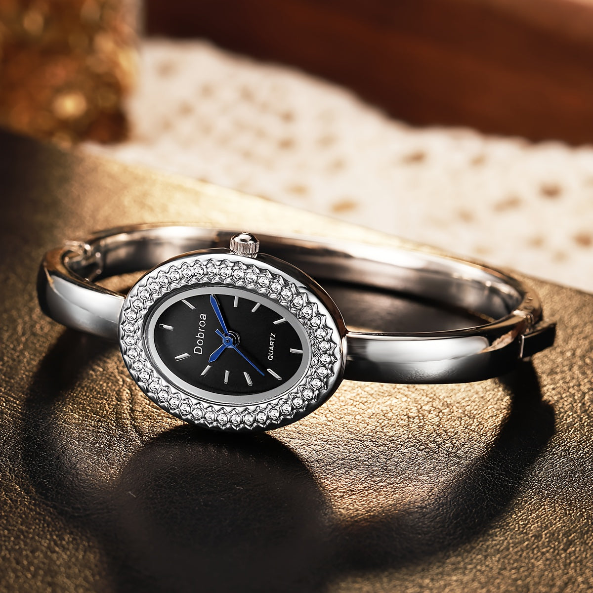 Novo Relógio Feminino, Dourado Rosé, Design de Luxo Leve e Exclusivo, Pulseira Oval com Numerais Romanos