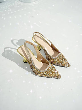 Saltos altos femininos da moda. Design de bico fino com diamantes, pérolas e lantejoulas. Perfeitos para encontros, festas, casamentos, formaturas e outras ocasiões formais. Ótimo presente pra ela! Ainda mais surpreendentes que a foto