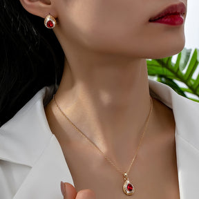 Um conjunto de acessórios de casamento com brincos de pérolas de pedras preciosas minimalistas, luxuosos e elegantes, um colar e um anel, adequados para mulheres em feriados, aniversários, encontros, bailes, banquetes, casamentos, festas, férias, compras e negócios.