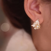 1 Par de Brincos de Flocos de Neve de Árvore de Natal Elegantes para Mulheres - Zircónia Sintética Brilhante, Cobre Sem Níquel, Perfeito para Festas de Natal e Vestuário Casual, Presente de Joias Festivas, Brincos de Natal