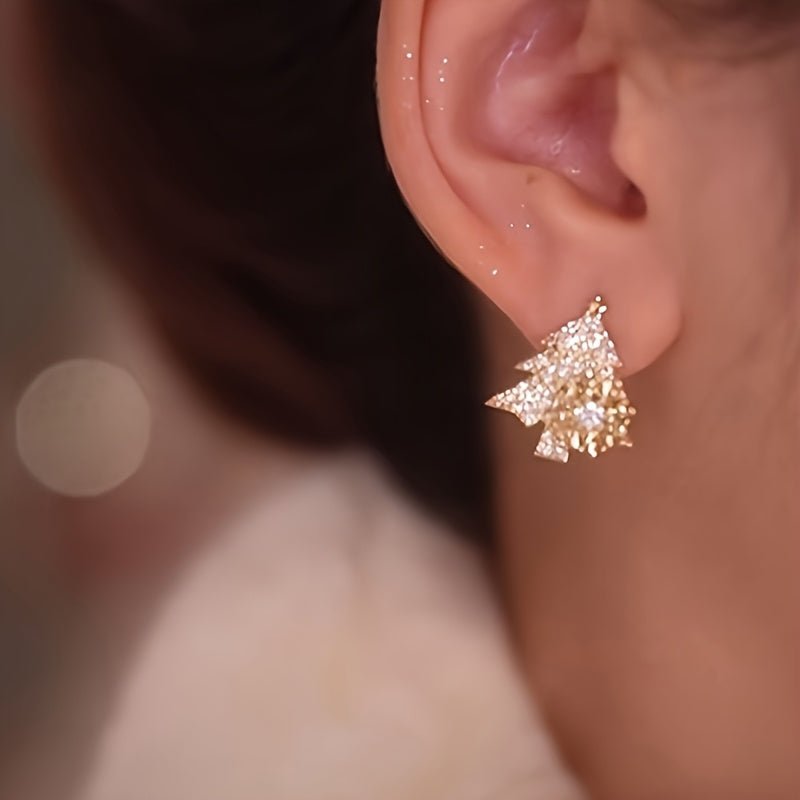 1 Par de Brincos de Flocos de Neve de Árvore de Natal Elegantes para Mulheres - Zircónia Sintética Brilhante, Cobre Sem Níquel, Perfeito para Festas de Natal e Vestuário Casual, Presente de Joias Festivas, Brincos de Natal