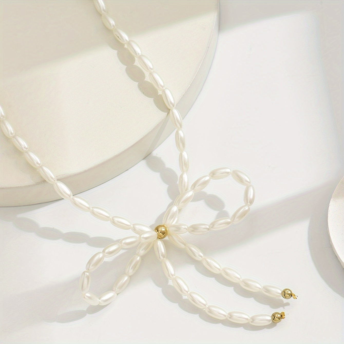 Colar Encantador com Laço de Design Único, Corrente Artesanal Cortada ao Tamanho com Número Ajustável de Contas