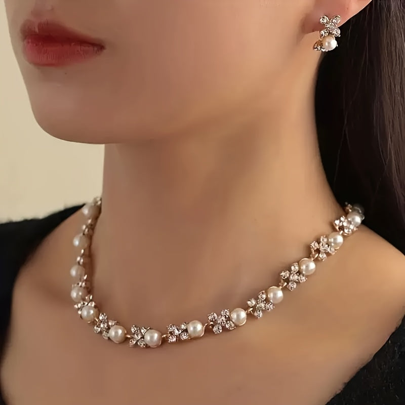 Conjunto de Colar e Brincos de Estilo Rosa Exclusivo: Inclui um Colar e Brincos de Tonalidade Dourada Inspirados na Rosa. Escolha Elegante para Mulheres, Perfeita para Uso Diário ou Ocasiões Festivas, Ideal Presente para Senhoras, Coleção de Jóias Bonitas, Conjunto de Colar e Brincos de Pérolas, Conjunto de Colar de Pérolas, Conjunto de Brincos de Pérolas, Colar para Mulheres, Brincos para Mulheres, Jóias Fina Elegante para Mulheres, Conjunto de Jóias para Mulheres, Acessórios para Mulheres