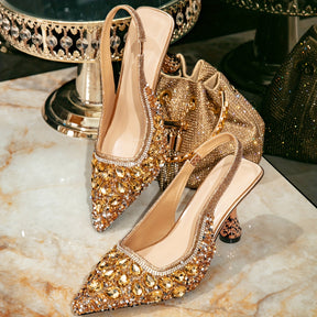 Saltos altos femininos da moda. Design de bico fino com diamantes, pérolas e lantejoulas. Perfeitos para encontros, festas, casamentos, formaturas e outras ocasiões formais. Ótimo presente pra ela! Ainda mais surpreendentes que a foto