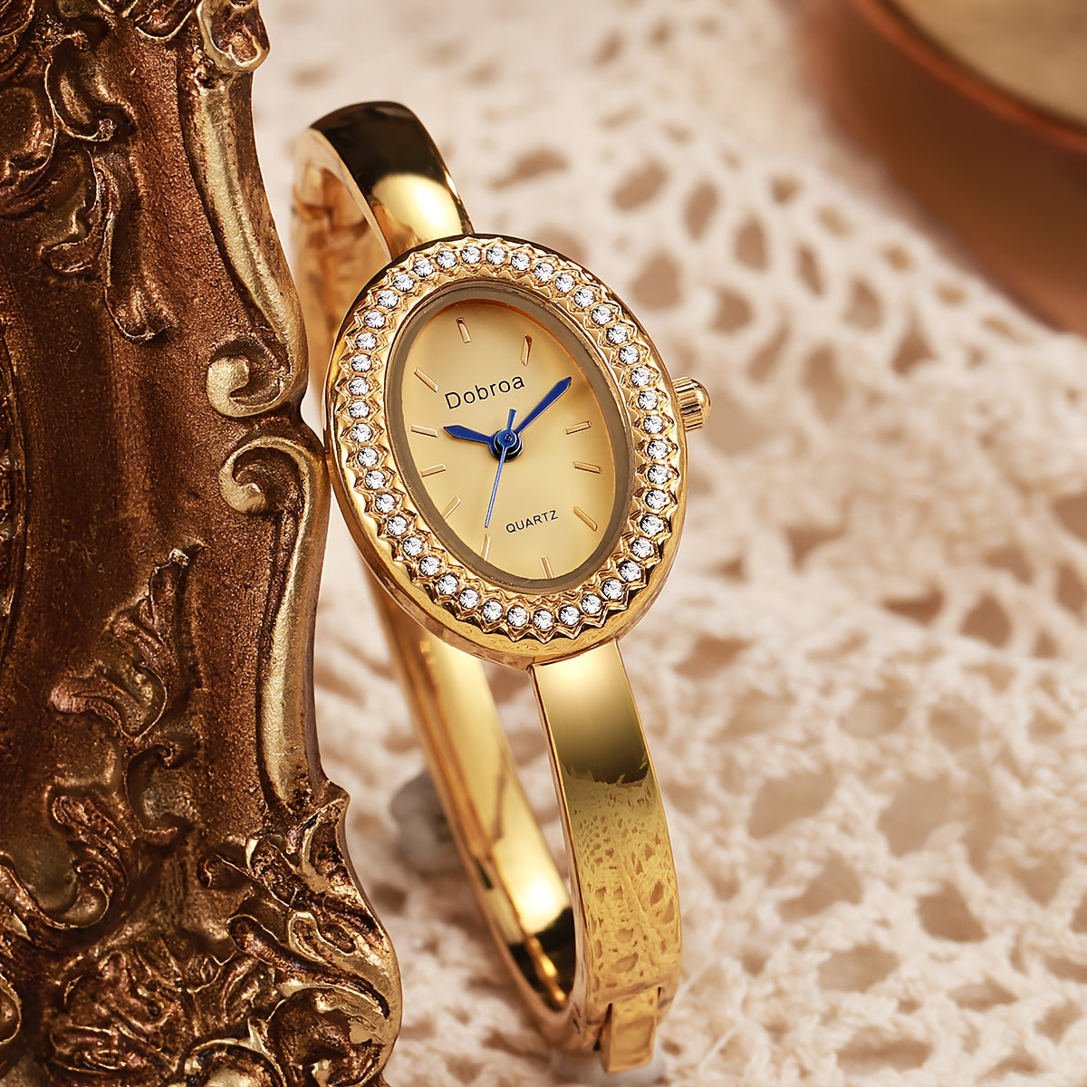 Novo Relógio Feminino, Dourado Rosé, Design de Luxo Leve e Exclusivo, Pulseira Oval com Numerais Romanos