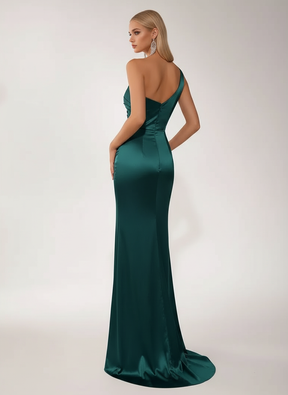 Satin Elegance: One-Shoulder Gown with Graceful Hem
